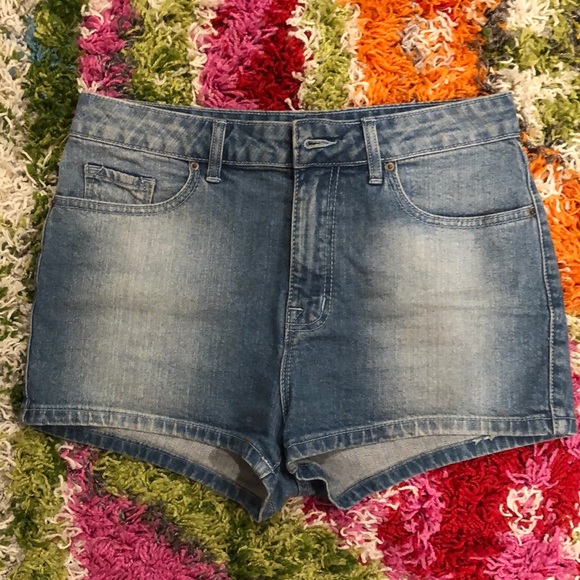 BDG High-Rise Erin denim short, 28 - Picture 2 of 9